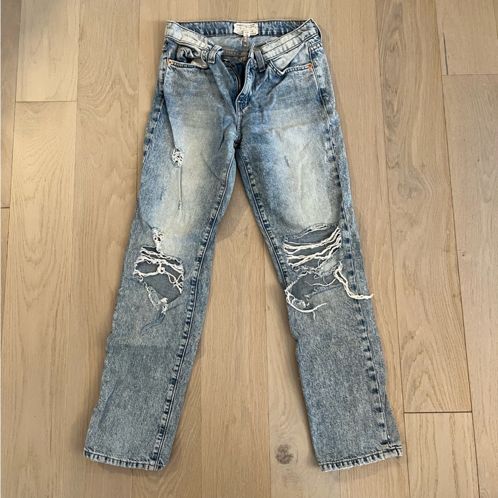 Currently Elliot distressed straight leg jeans 24